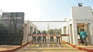 করণিক কর্মচারী । কারা কর্মকর্তা কর্মচারী